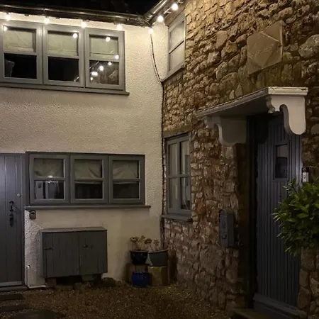 The Old Farmhouse Winford