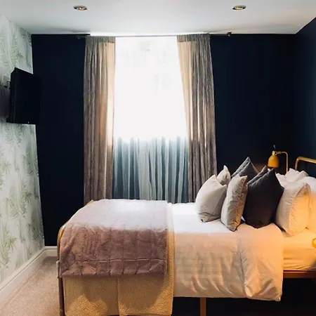 The Old Farmhouse 5* Winford